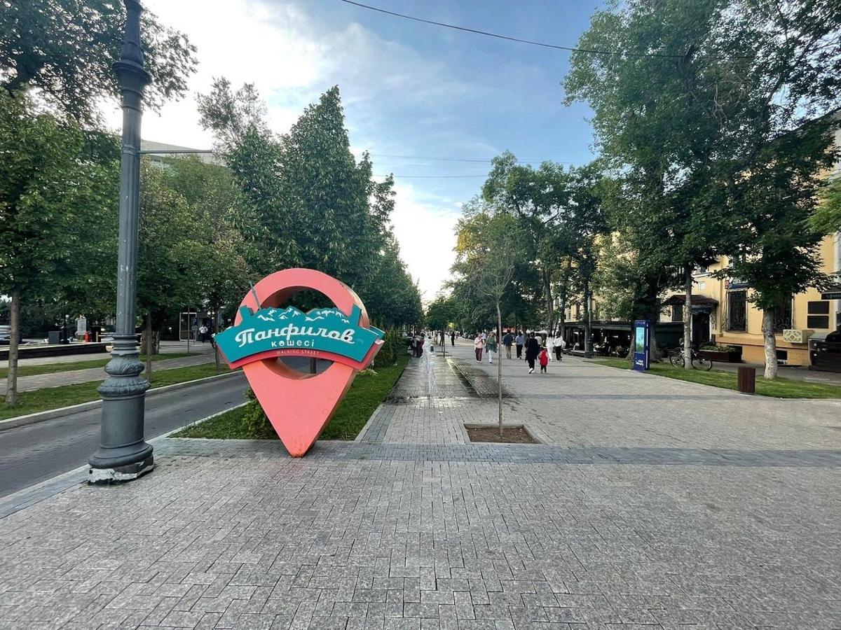 Nadezhda Apartments On Zhibek Zholy Avenue 33 Alma-Ata Exteriör bild
